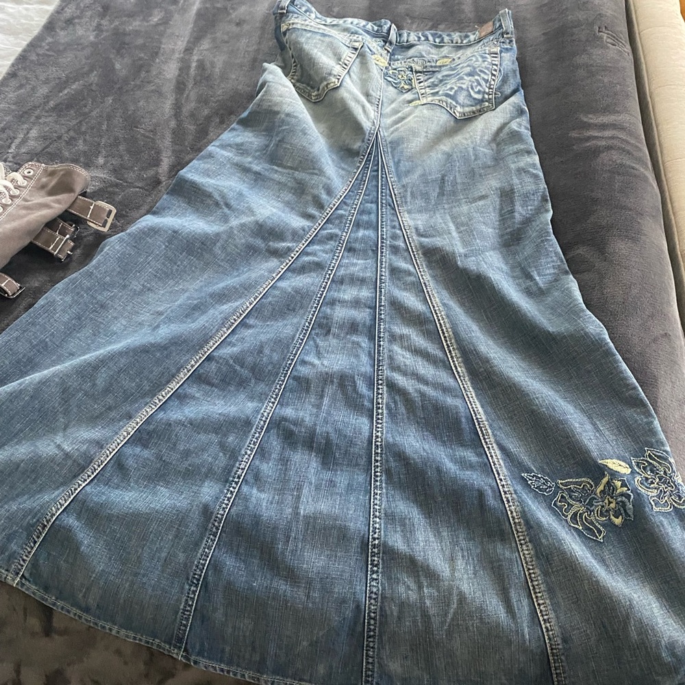 Beautiful Maxi Guess maxi skirt size 27